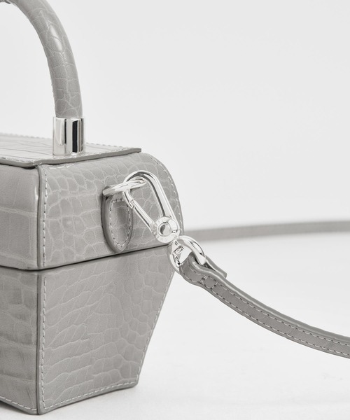 CHARLES & KEITH（チャールズ & キース）の「クロックエフェクト ミニスカルプチャーバッグ / Croc-Effect Mini Sculptural Bag（ハンドバッグ・レディース・ベビーピンク/マルチ/イエロー/ライトアッシュグレー・S）」の7枚目の写真