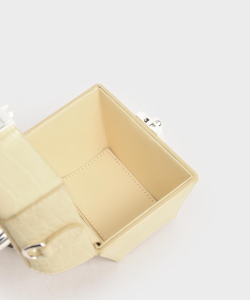 CHARLES & KEITH（チャールズ & キース）の「クロックエフェクト ミニスカルプチャーバッグ / Croc-Effect Mini Sculptural Bag（ハンドバッグ・レディース・ベビーピンク/マルチ/イエロー/ライトアッシュグレー・S）」の13枚目の写真