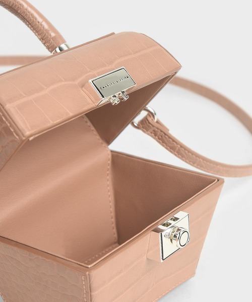 CHARLES & KEITH（チャールズ & キース）の「クロックエフェクト ミニスカルプチャーバッグ / Croc-Effect Mini Sculptural Bag（ハンドバッグ・レディース・ベビーピンク/マルチ/イエロー/ライトアッシュグレー・S）」の18枚目の写真