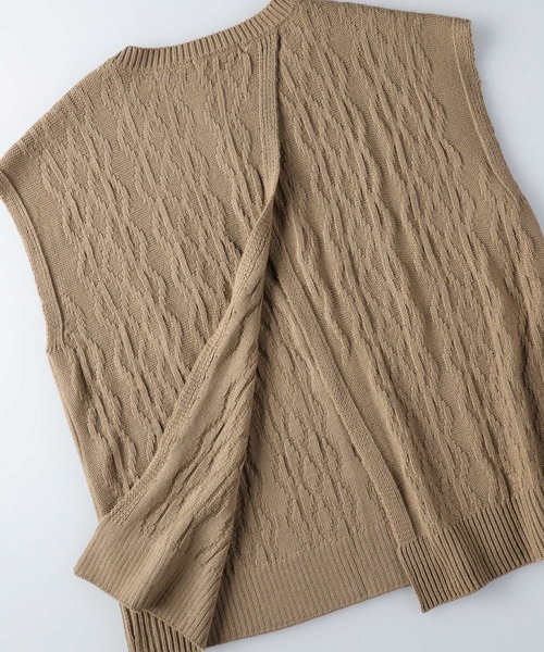 HONEYSUCKLE ROSE（ハニーサックルローズ）の「【HONEYSUCKLE ROSE】スリットケーブルベスト（ベスト・レディース・ベージュ/オフホワイト・M/L）」の6枚目の写真