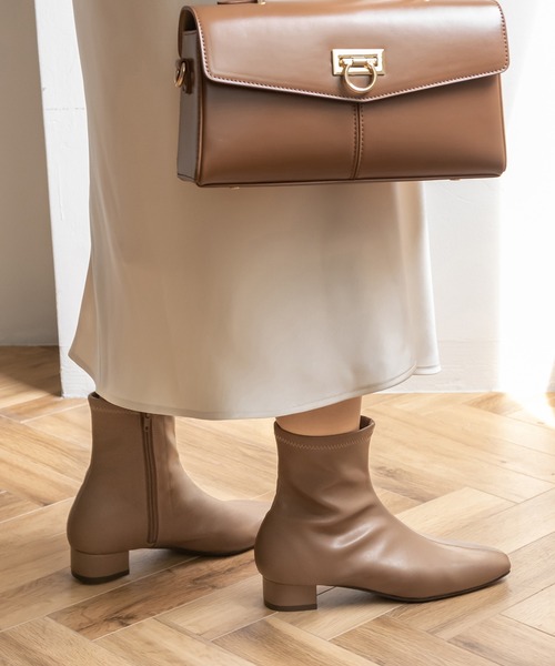 RANDA（ランダ）の「ストレスフリー/ソフトストレッチスクエアトゥショートブーツ（ブーツ・レディース・アイボリー/ピンクベージュ/ブラック/ブロンズ/グリーン/ブラウン/ベージュ/ライトブラウン・SS/S/M/L/LL）」の4枚目の写真