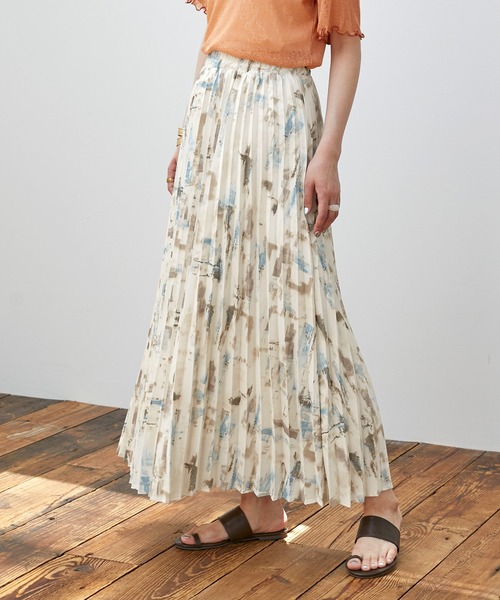 EMMA（EMMA CLOTHES）（エマ）の「【EMMA】ジョーゼット水彩柄プリントプリーツスカート（スカート・レディース・ベージュ/ブルー/グリーン/パープル/グリーン系その他/ブルー系その他・FREE）」の5枚目の写真