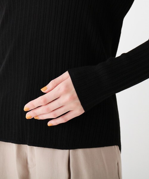 OPAQUE.CLIP（オペークドットクリップ）の「◆ファインゲージヴィスコース ランダムリブヘンリーネックニット【WEB限定サイズ】（ニット/セーター・レディース・ライトベージュ/オレンジ系9/ホワイト系/ガンメタ/ブラック・42/38/40）」の13枚目の写真