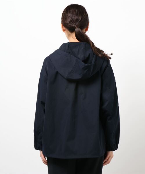 Te chichi TERRASSE（テチチテラス）の「ポリエステルツイルマウンテンパーカー（パーカー・レディース・オフホワイト/ネイビー/ベージュ・ﾌﾘ-）」の6枚目の写真