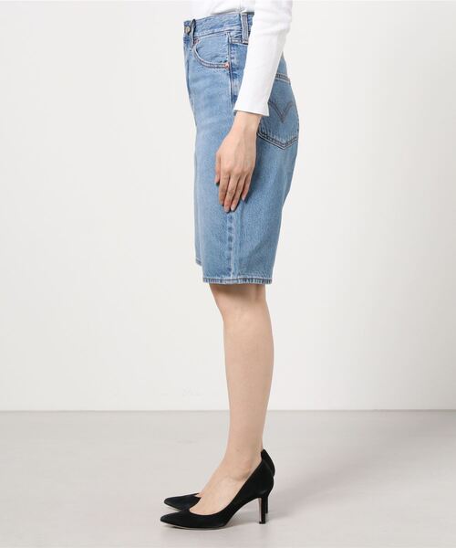 Levi's（リーバイス）の「HIGH LOOSE BERMUDA SHORT WHATEVER SHORT（デニムパンツ・レディース・インディゴブルー・23inch/24inch/25inch/26inch/27inch/28inch/29inch/30inch）」の3枚目の写真