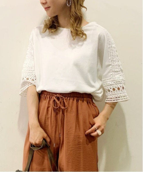 Samansa Mos2 blue（サマンサモスモスブルー）の「袖レースカットソー（Tシャツ/カットソー・レディース・グレー/オフホワイト/ブラック・ﾌﾘ-）」の2枚目の写真