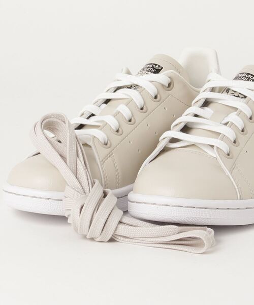 adidas（アディダス）の「【BEAUTY&YOUTH】スタンスミス [STAN SMITH] アディダスオリジナルス（スニーカー・メンズ・ベージュ・23.5cm/24.5cm/25.5cm/26.5cm/27.5cm/28.5cm/23.0cm/24.0cm/25.0cm/26.0cm/27.0cm/28.0cm/29.0cm）」の4枚目の写真