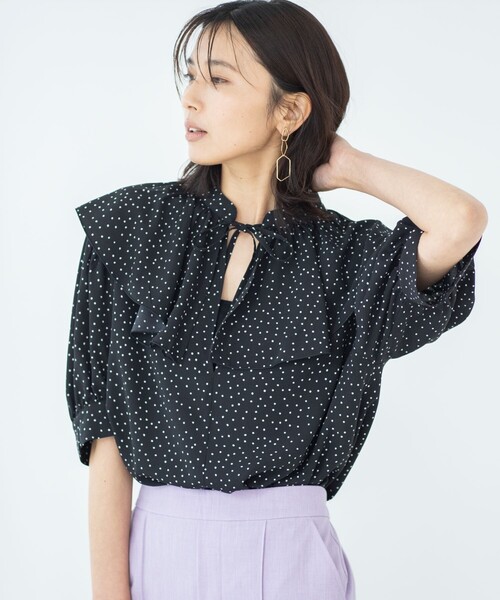 THE SHOP TK (ザ ショップ ティーケー )の「◆ランダムドット襟フリルブラウス(シャツ/ブラウス・レディース・ブラック系/ベージュ系・12/13)」の2枚目の写真