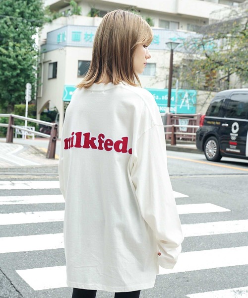 MILKFED.（ミルクフェド）の「BACK PATCH LOGO L/S TOP（Tシャツ/カットソー・レディース・グリーン/ライトブルー/ブラック/ネイビー/ホワイト/ベージュ・ONE SIZE）」の2枚目の写真
