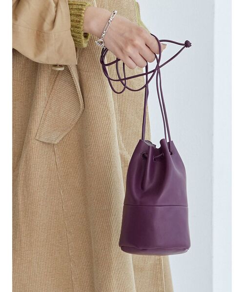 Ungrid（アングリッド）の「フェイクレザー巾着バッグ（ハンドバッグ・レディース・ブラック/オフホワイト/パープル・FREE）」の9枚目の写真