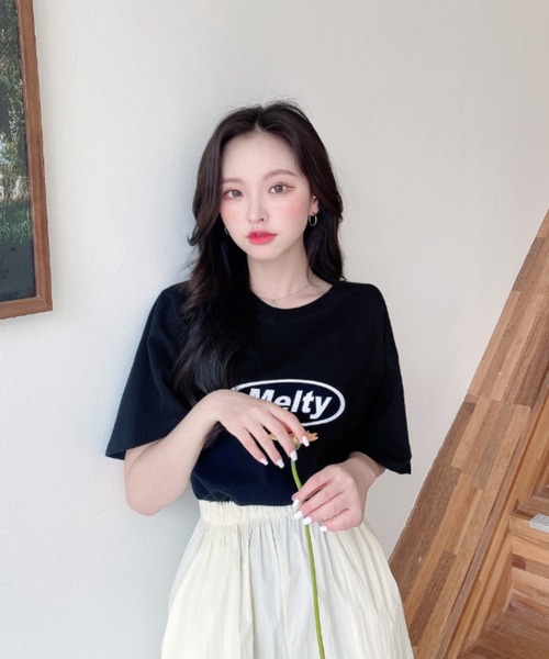 TOEASY（トゥイージー）の「『TOEASY/トゥイージー』Melty Round Short-Sleeved T-Shirt/サークルロゴ 英字レタリング半袖Ｔシャツ（Tシャツ/カットソー・レディース・ホワイト/ブラック/ライトグリーン・FREE）」の4枚目の写真