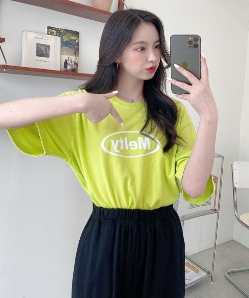 TOEASY（トゥイージー）の「『TOEASY/トゥイージー』Melty Round Short-Sleeved T-Shirt/サークルロゴ 英字レタリング半袖Ｔシャツ（Tシャツ/カットソー・レディース・ホワイト/ブラック/ライトグリーン・FREE）」の8枚目の写真