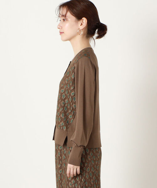 NOLLEY’S Sophi（ノーリーズソフィ）の「アニマルレース柄クルーネックカーディガン（カーディガン/ボレロ・レディース・ブラック/ブラウン・38/36）」の6枚目の写真