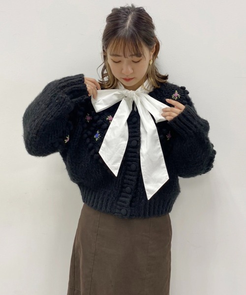 one after another NICE CLAUP（ワンアフターアナザーナイスクラップ）の「1枚で主役級の存在感。2Wayボウタイルーズシルエットシャツ（シャツ/ブラウス・レディース・グレー/オフホワイト/ベージュ系その他/ストライプ・FREE）」の19枚目の写真