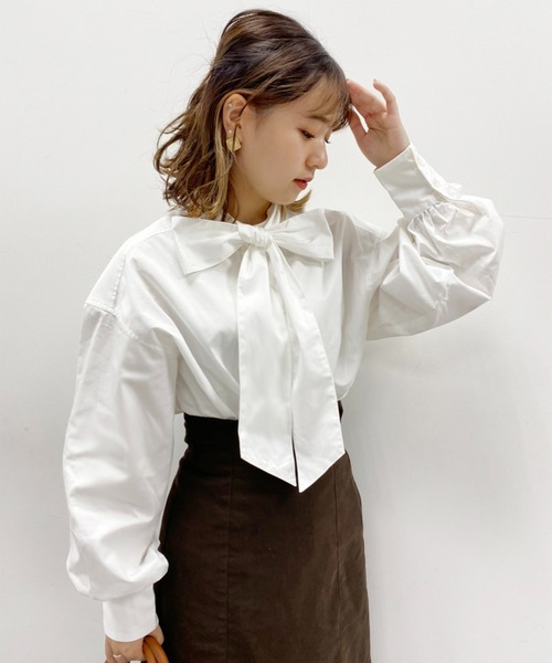 one after another NICE CLAUP（ワンアフターアナザーナイスクラップ）の「1枚で主役級の存在感。2Wayボウタイルーズシルエットシャツ（シャツ/ブラウス・レディース・グレー/オフホワイト/ベージュ系その他/ストライプ・FREE）」の6枚目の写真