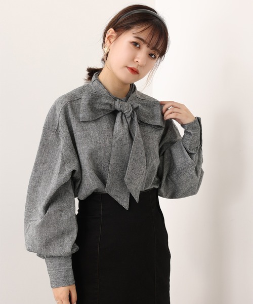 one after another NICE CLAUP（ワンアフターアナザーナイスクラップ）の「1枚で主役級の存在感。2Wayボウタイルーズシルエットシャツ（シャツ/ブラウス・レディース・グレー/オフホワイト/ベージュ系その他/ストライプ・FREE）」の20枚目の写真