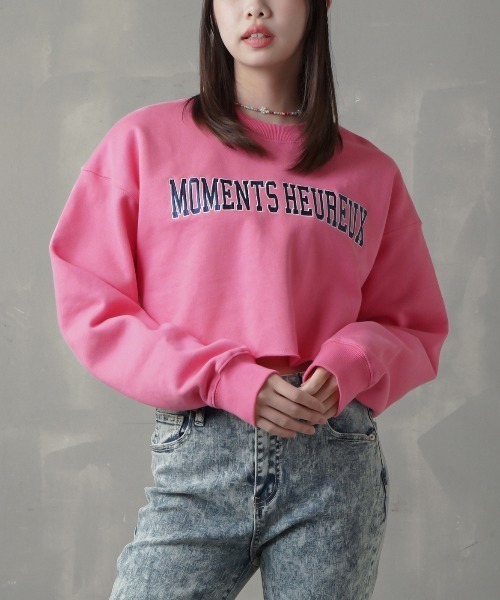 SPINNS（スピンズ）の「MOMENTロゴ ショート丈 裏毛スウェット（スウェット・レディース・ネイビー/ブラック/ダークグリーン/オートミール/ピンク/ホワイト/ブラック×ブルー/グレー×ピンク・ONESIZE）」の8枚目の写真
