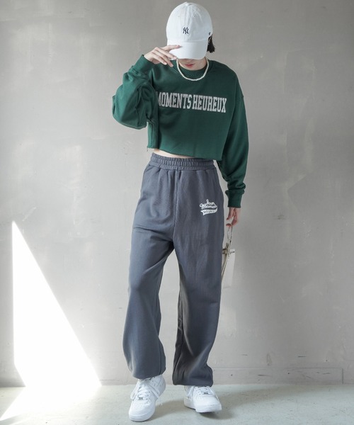 SPINNS（スピンズ）の「MOMENTロゴ ショート丈 裏毛スウェット（スウェット・レディース・ネイビー/ブラック/ダークグリーン/オートミール/ピンク/ホワイト/ブラック×ブルー/グレー×ピンク・ONESIZE）」の17枚目の写真