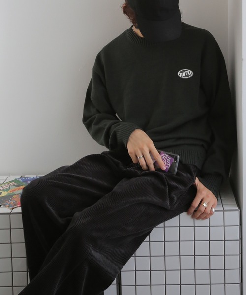 TUTTU（トゥトゥ）の「ルーズシルエット シリコンワッペン ニット プルオーバー（ニット/セーター・メンズ・ダークグリーン/ブラウン/ダークブルー・M/L）」の2枚目の写真