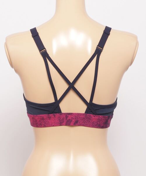 Reebok(リーボック)の「Lux ストラッピー スポーツブラ / Lux Strappy Sports Bra(スポーツブラ・レディース・マジェンタ/ブラック・SMALL/MEDIUM/LARGE/X-LARGE/XX-LARGE/X-SMALL)」の9枚目の写真
