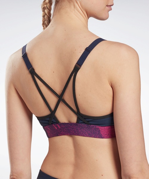 Reebok(リーボック)の「Lux ストラッピー スポーツブラ / Lux Strappy Sports Bra(スポーツブラ・レディース・マジェンタ/ブラック・SMALL/MEDIUM/LARGE/X-LARGE/XX-LARGE/X-SMALL)」の7枚目の写真