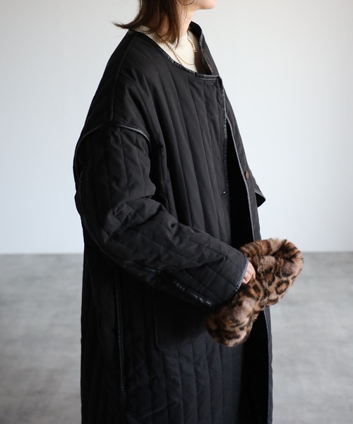 r.（アールドット）の「ピーチスキン キルティング合皮パイピングコート（ノーカラーコート・レディース・モカ/ブラック/アイボリー・FREE）」の7枚目の写真