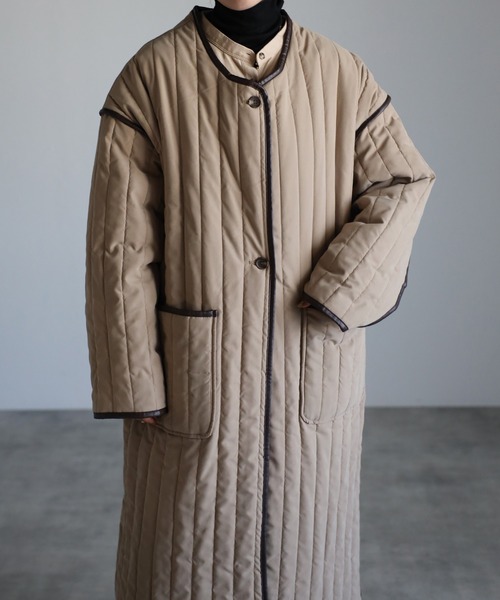 r.（アールドット）の「ピーチスキン キルティング合皮パイピングコート（ノーカラーコート・レディース・モカ/ブラック/アイボリー・FREE）」の11枚目の写真