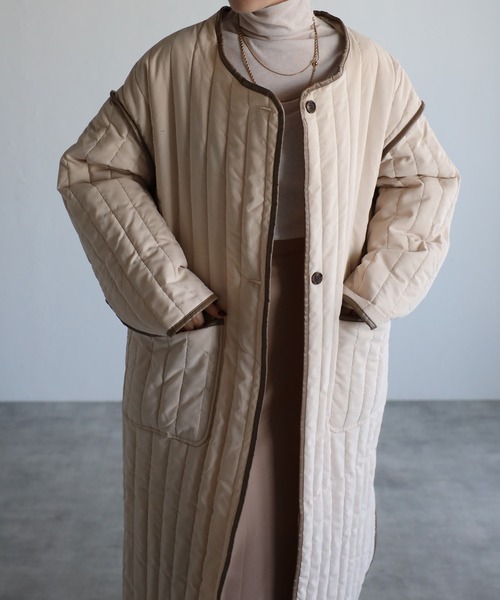 r.（アールドット）の「ピーチスキン キルティング合皮パイピングコート（ノーカラーコート・レディース・モカ/ブラック/アイボリー・FREE）」の16枚目の写真