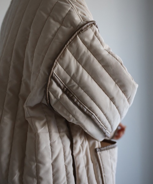 r.（アールドット）の「ピーチスキン キルティング合皮パイピングコート（ノーカラーコート・レディース・モカ/ブラック/アイボリー・FREE）」の21枚目の写真