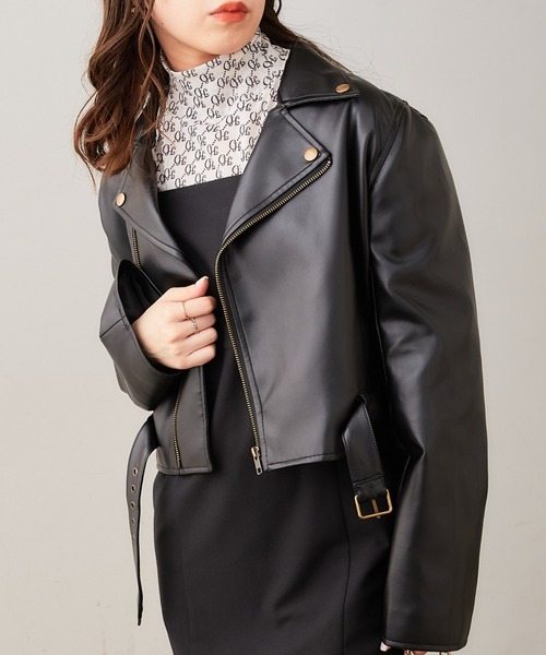 Chico(チコ)の「ショート丈デザインライダースジャケット(ライダースジャケット・レディース・ブラック/ブラック系その他/ライトベージュ・FREE)」の2枚目の写真