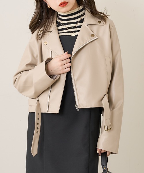 Chico(チコ)の「ショート丈デザインライダースジャケット(ライダースジャケット・レディース・ブラック/ブラック系その他/ライトベージュ・FREE)」の9枚目の写真