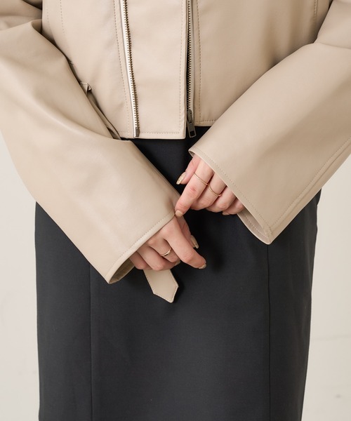 Chico(チコ)の「ショート丈デザインライダースジャケット(ライダースジャケット・レディース・ブラック/ブラック系その他/ライトベージュ・FREE)」の22枚目の写真