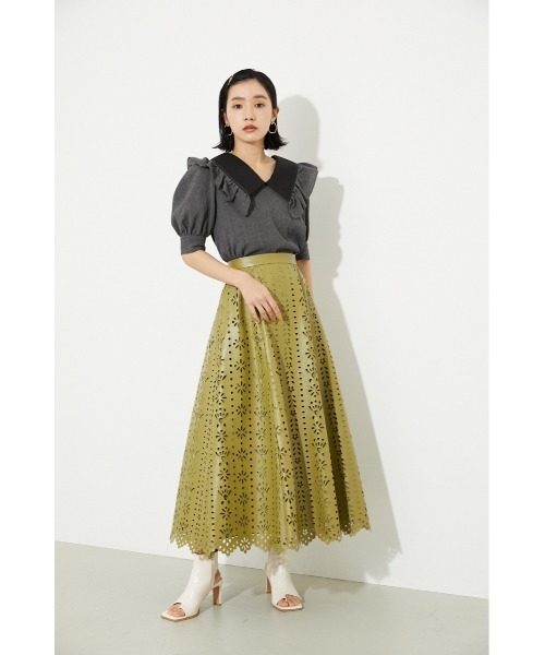 rienda(リエンダ)の「ビッグカラーVネックブラウス(シャツ/ブラウス・レディース・ホワイト/ブラック/グレー・FREE)」の8枚目の写真