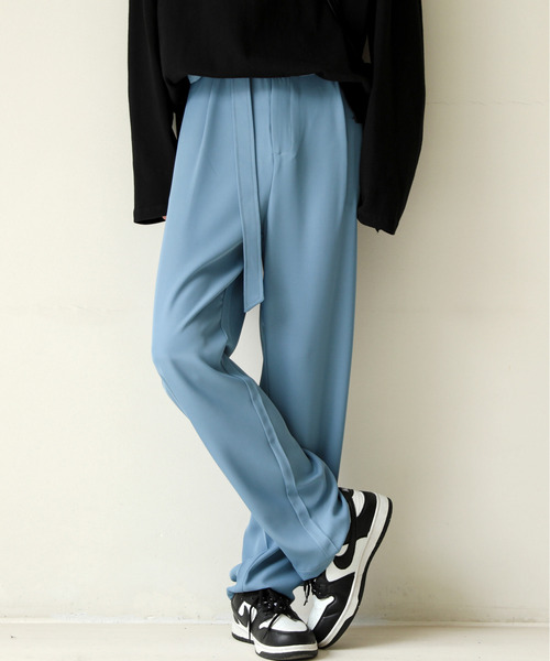 neos（ネオス）の「【neos -addictive design-】ルーズシルエット ウエストベルト付 テーパード スラックス パンツ（スラックス・メンズ・ブラック/ベージュ/ブルー/スモークグレー・MEDIUM/LARGE）」の4枚目の写真