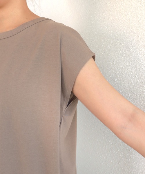 andme(アンドミー)の「コットン天竺フレンチスリーブTシャツワンピース(ワンピース・レディース・チャコールグレー/ブラック/オフホワイト/グリーン/グレイッシュベージュ/テラコッタ・M)」の15枚目の写真