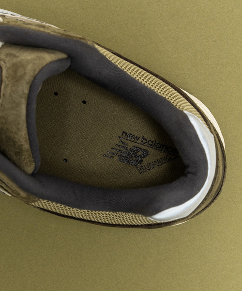 EDIFICE(エディフィス)の「【New Balance / ニューバランス】M2002RHN(スニーカー・メンズ・カーキ・26cm/26.5cm/27cm/27.5cm/28cm/29cm)」の2枚目の写真