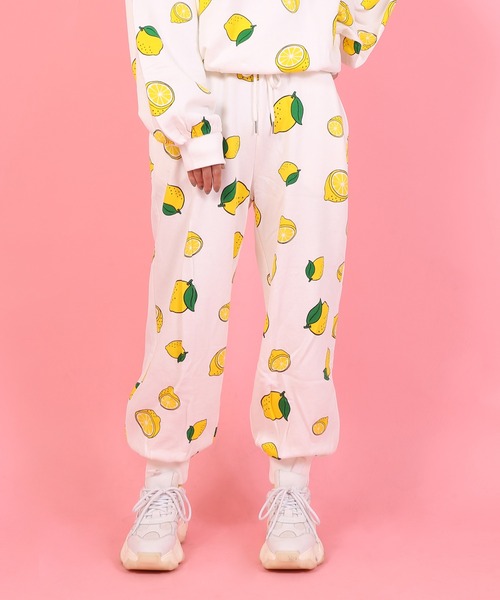 PUNYUS(プニュズ)の「フード総柄スウェットパンツ(スウェットパンツ・レディース・イエロー/オレンジ/グリーン・1/2/4/3)」の2枚目の写真