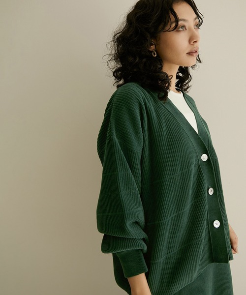 SALON adam et rope'（サロン アダム エ ロペ）の「Vネックリブカーディガン-CreamyCotton /クリーミーコットン-（カーディガン/ボレロ・レディース・ダークグリーン/ブラウン/モスグリーン/ブラック系その他/ホワイト系その他2/ピンク系その他2・FREE）」の5枚目の写真