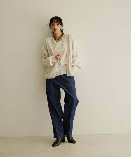 SALON adam et rope'（サロン アダム エ ロペ）の「Vネックリブカーディガン-CreamyCotton /クリーミーコットン-（カーディガン/ボレロ・レディース・ダークグリーン/ブラウン/モスグリーン/ブラック系その他/ホワイト系その他2/ピンク系その他2・FREE）」の8枚目の写真