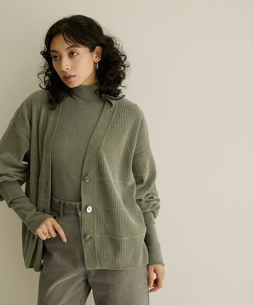 SALON adam et rope'（サロン アダム エ ロペ）の「Vネックリブカーディガン-CreamyCotton /クリーミーコットン-（カーディガン/ボレロ・レディース・ダークグリーン/ブラウン/モスグリーン/ブラック系その他/ホワイト系その他2/ピンク系その他2・FREE）」の20枚目の写真