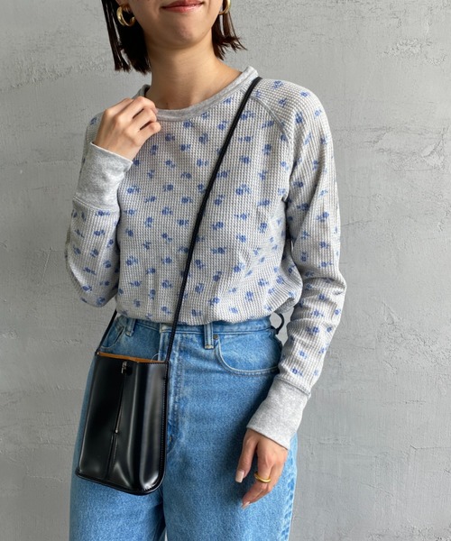 JEMORGAN（ジェーイーモーガン）の「【WEB限定】[JEMORGAN/ジェーイーモーガン] 花柄 ラグランスリーブサーマルロンT(ブルー)（Tシャツ/カットソー・レディース・ホワイト/グレー・F）」の2枚目の写真