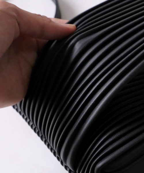 antiqua(アンティカ)の「2wayプリーツバッグ(クラッチバッグ・レディース・ブラック・FREE)」の5枚目の写真