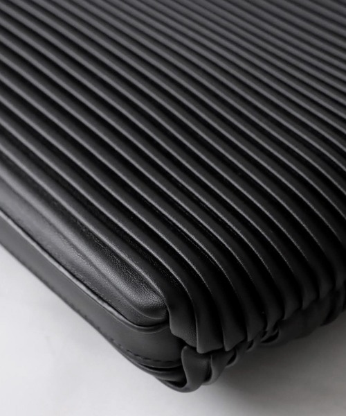 antiqua(アンティカ)の「2wayプリーツバッグ(クラッチバッグ・レディース・ブラック・FREE)」の21枚目の写真