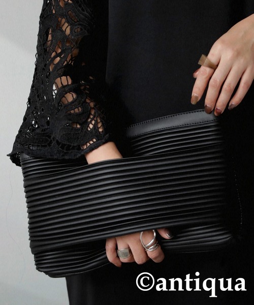 antiqua(アンティカ)の「2wayプリーツバッグ(クラッチバッグ・レディース・ブラック・FREE)」の3枚目の写真