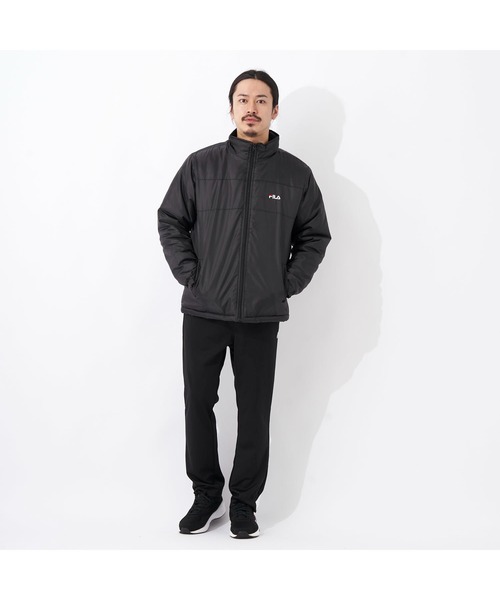 FILA(フィラ)の「FILA/フィラスタンドジャケット スタジャン 中綿 アウター ブルゾン アウトドア 保温 防寒 冷え対策 ランニング スポーツ観戦 ジャンパー メンズ(ダウンジャケット/コート・メンズ・ブラック/ブラウン/ダークブルー・M/L/LL)」の4枚目の写真