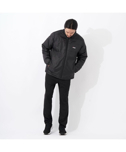 FILA(フィラ)の「FILA/フィラスタンドジャケット スタジャン 中綿 アウター ブルゾン アウトドア 保温 防寒 冷え対策 ランニング スポーツ観戦 ジャンパー メンズ(ダウンジャケット/コート・メンズ・ブラック/ブラウン/ダークブルー・M/L/LL)」の6枚目の写真