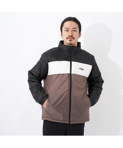 FILA(フィラ)の「FILA/フィラスタンドジャケット スタジャン 中綿 アウター ブルゾン アウトドア 保温 防寒 冷え対策 ランニング スポーツ観戦 ジャンパー メンズ(ダウンジャケット/コート・メンズ・ブラック/ブラウン/ダークブルー・M/L/LL)」の13枚目の写真