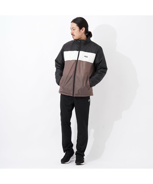FILA(フィラ)の「FILA/フィラスタンドジャケット スタジャン 中綿 アウター ブルゾン アウトドア 保温 防寒 冷え対策 ランニング スポーツ観戦 ジャンパー メンズ(ダウンジャケット/コート・メンズ・ブラック/ブラウン/ダークブルー・M/L/LL)」の14枚目の写真