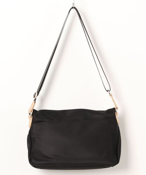 Jewelna Rose(ジュエルナローズ)の「フラッフィー ショルダーバッグ(ショルダーバッグ・レディース・ブラック/ネイビー/ベージュ・FREE)」の6枚目の写真