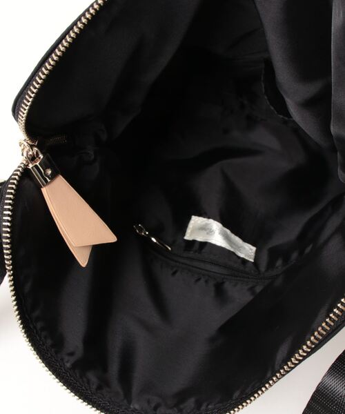 Jewelna Rose(ジュエルナローズ)の「フラッフィー ショルダーバッグ(ショルダーバッグ・レディース・ブラック/ネイビー/ベージュ・FREE)」の5枚目の写真